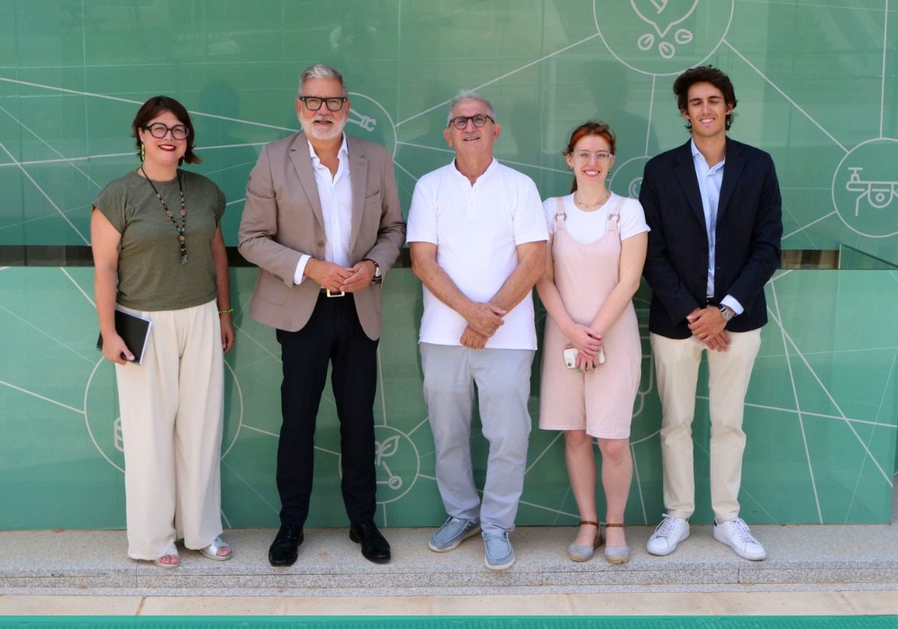 El alcalde de Lleida y presidente del Parc Agrobiotech, Felix Larrosa, visita las instalaciones del Parc Cientificuv y d'AgrotecUV - imatge 0